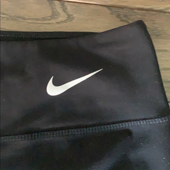Nike Cropped Legging - Picture 2 of 3